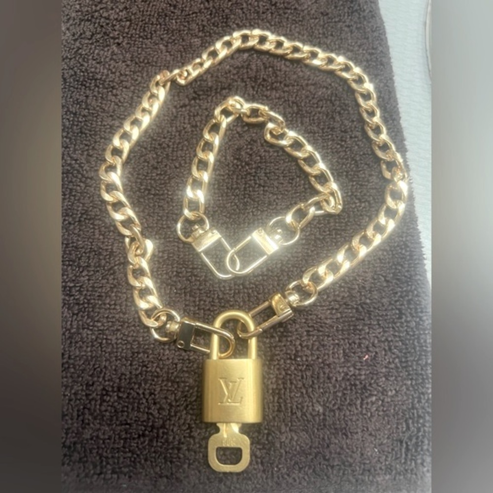 #303 Louise Vuitton Lock and Key works perfect.